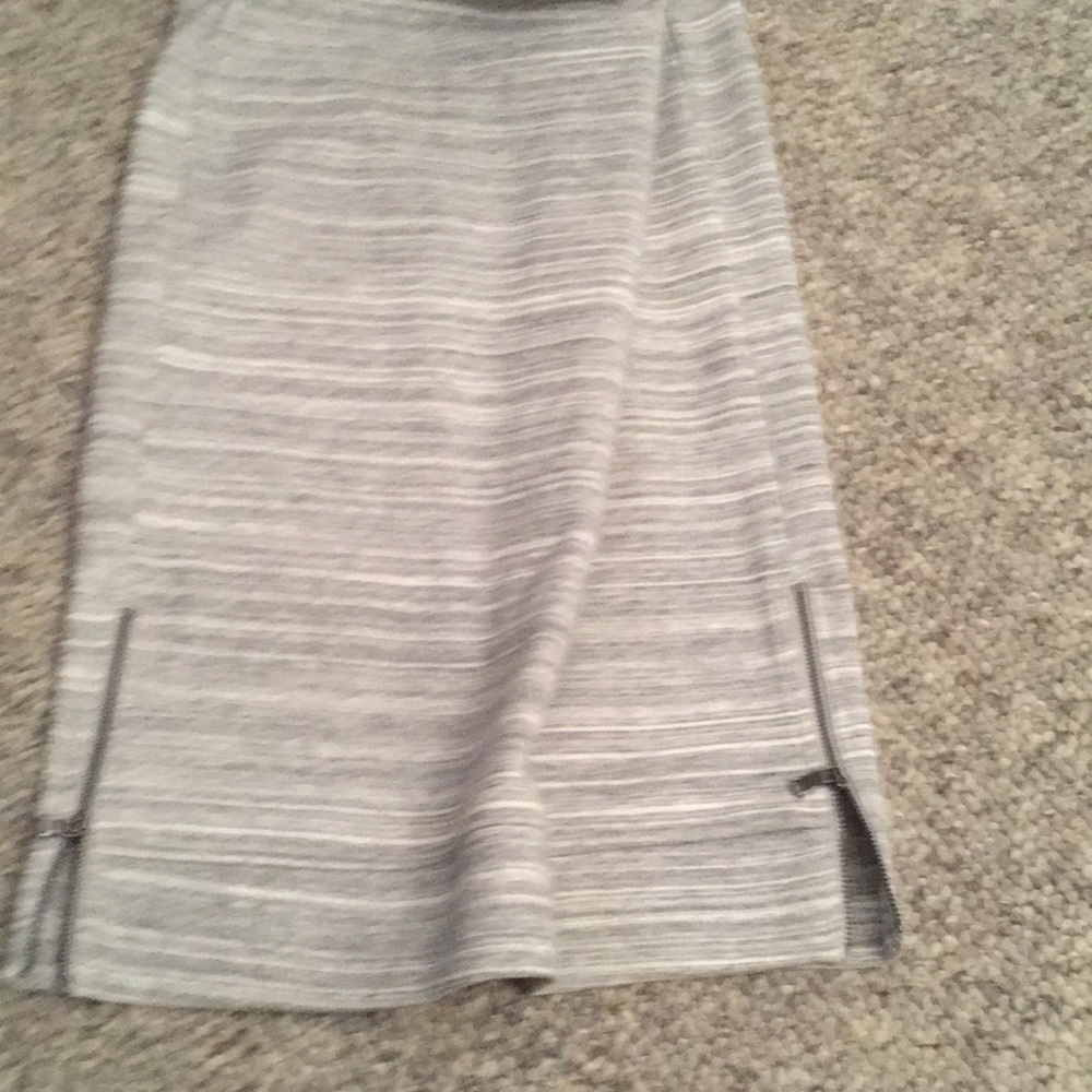 Final sale New Loft four seasons pull on skirt.
